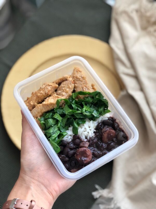 Feijoada com bisteca suina, arroz e couve ao alho